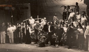 Dan Hashomer - Taking bows (1945) Dan Hashomer - Taking bows (1945)